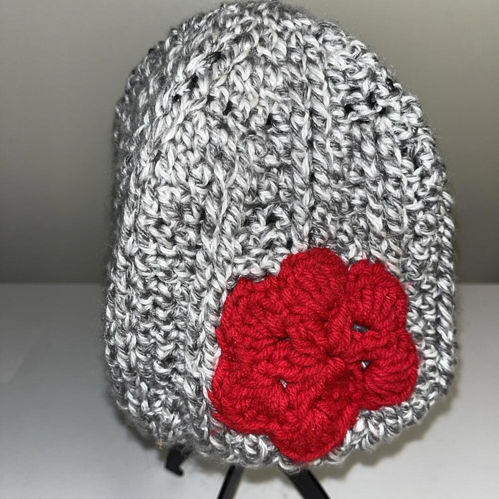 VINTAGE Beanie Hat Cap Womens Gray Red Flower Stretch Chunky Cable Knit Boho